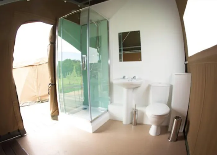 Durrell Wildlife Camp 5*